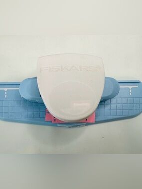 Fiskars Blue and White Craft Punch